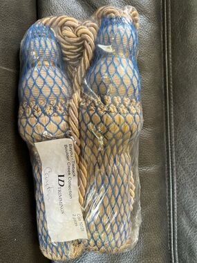 Elegant Bayou Curtain Tieback Tassel Curtain Buckle Holder  2pcs in Tan - New